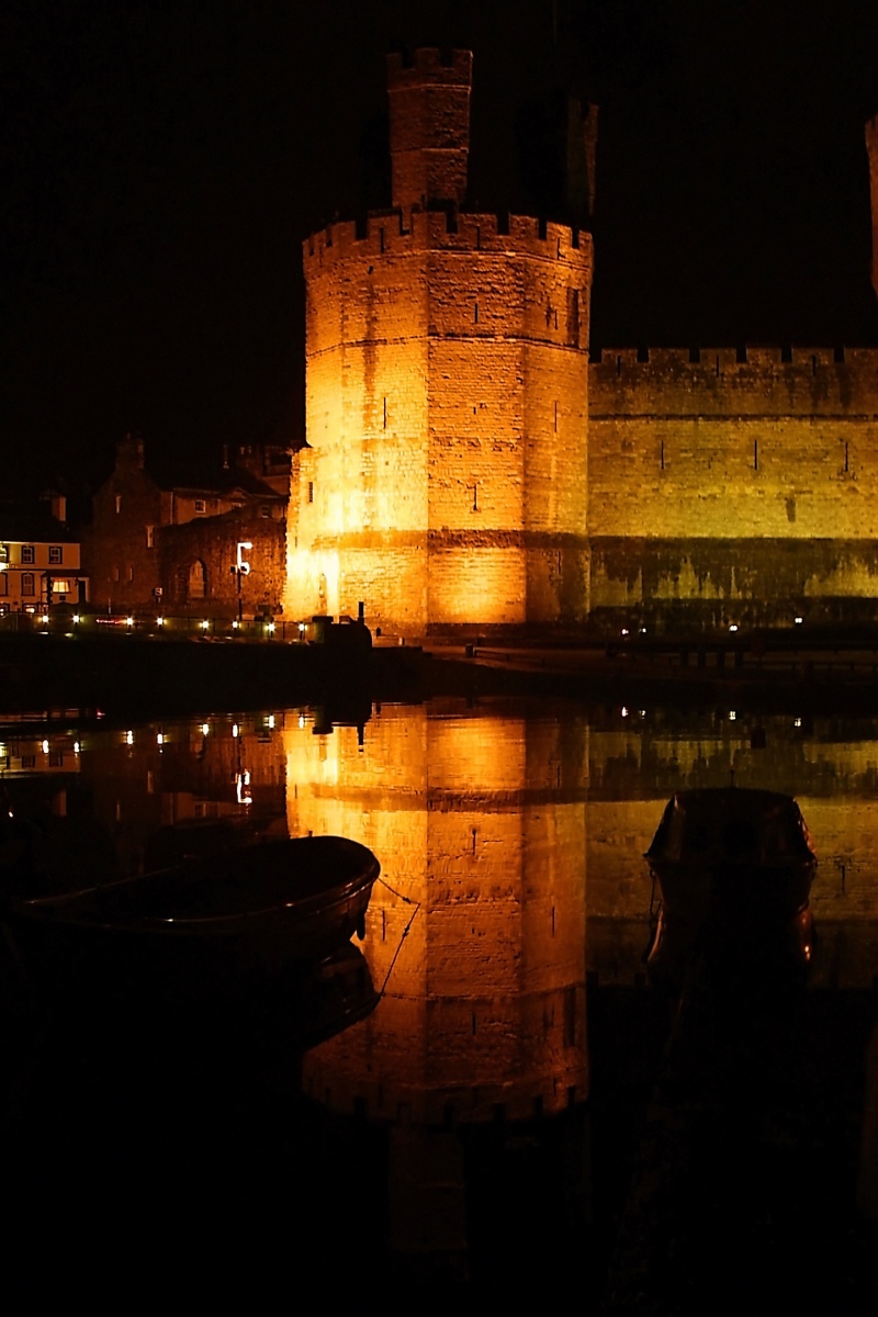 Night_Caernarfon_Castle2